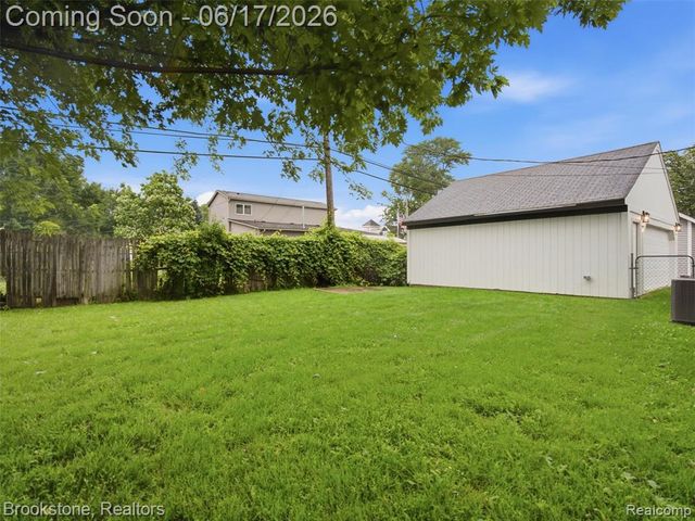 1840 S Lake Court, Novi, MI 48377