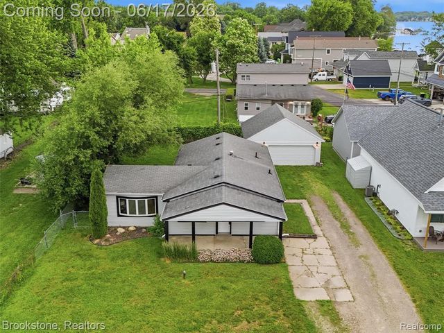 1840 S Lake Court, Novi, MI 48377