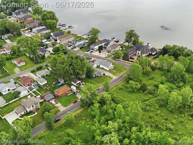 1840 S Lake Court, Novi, MI 48377