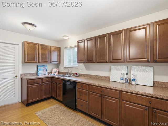 1840 S Lake Court, Novi, MI 48377