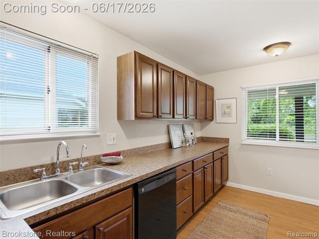 1840 S Lake Court, Novi, MI 48377