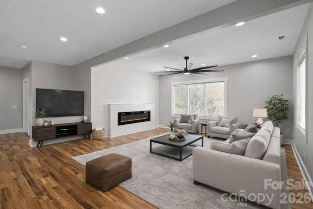 543 30th Avenue NW, Hickory, NC 28601