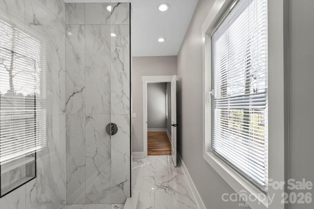 543 30th Avenue NW, Hickory, NC 28601