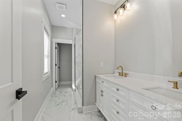 543 30th Avenue NW, Hickory, NC 28601