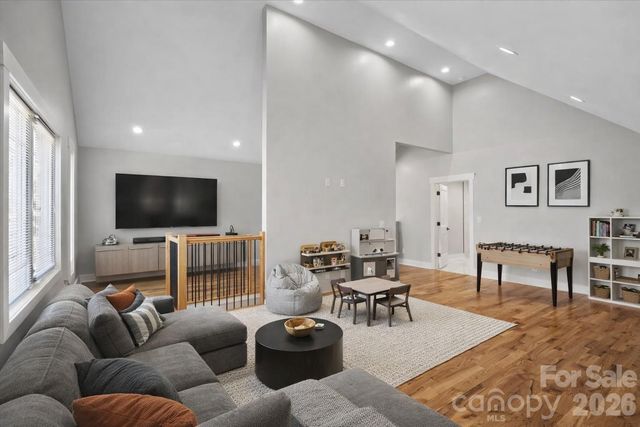 543 30th Avenue NW, Hickory, NC 28601