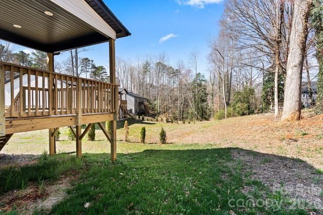 543 30th Avenue NW, Hickory, NC 28601