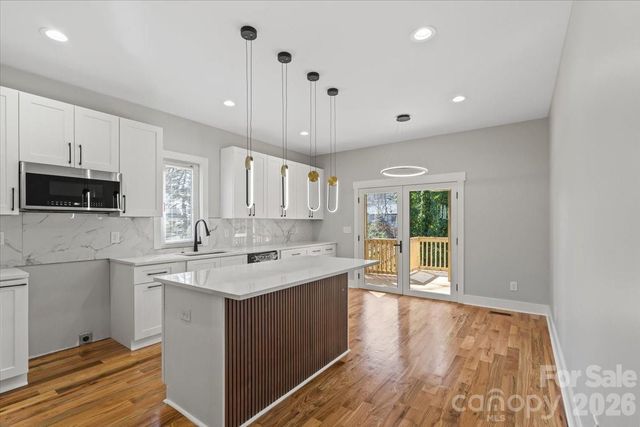 543 30th Avenue NW, Hickory, NC 28601