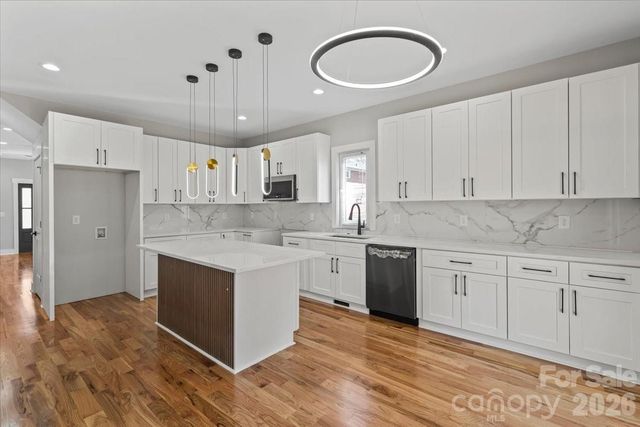 543 30th Avenue NW, Hickory, NC 28601