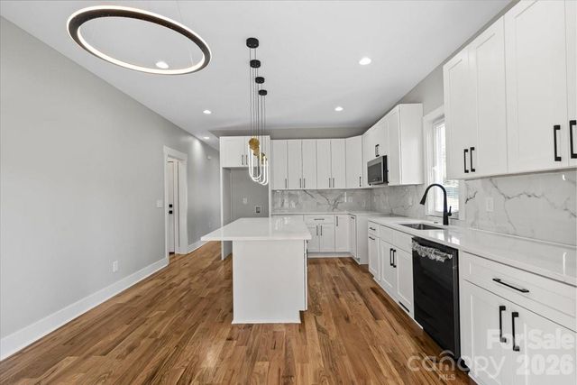 543 30th Avenue NW, Hickory, NC 28601