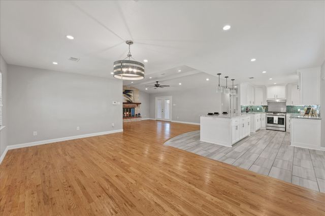 5429 Enderly Place, Dallas, TX 75227