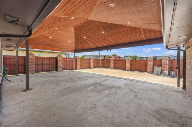 5429 Enderly Place, Dallas, TX 75227