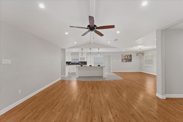5429 Enderly Place, Dallas, TX 75227