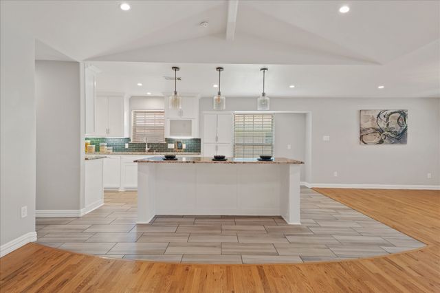 5429 Enderly Place, Dallas, TX 75227
