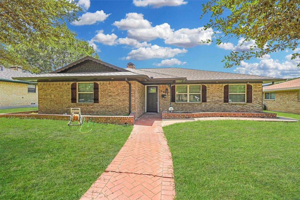5429 Enderly Place, Dallas, TX 75227