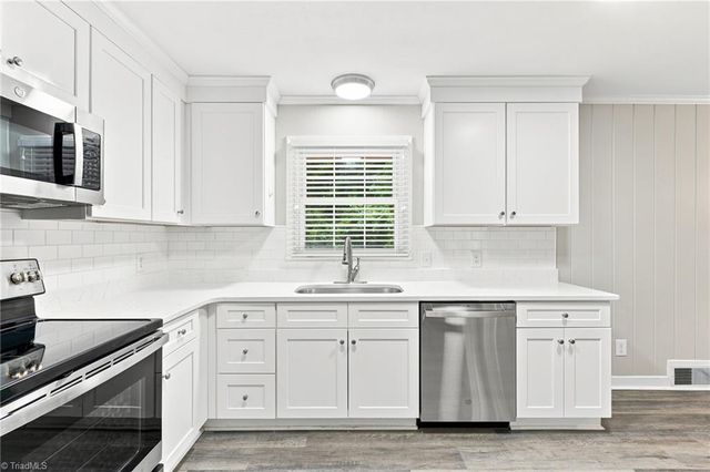 399 Wildwood Lane, Winston-salem, NC 27107