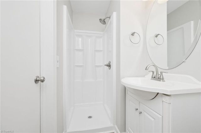 399 Wildwood Lane, Winston-salem, NC 27107