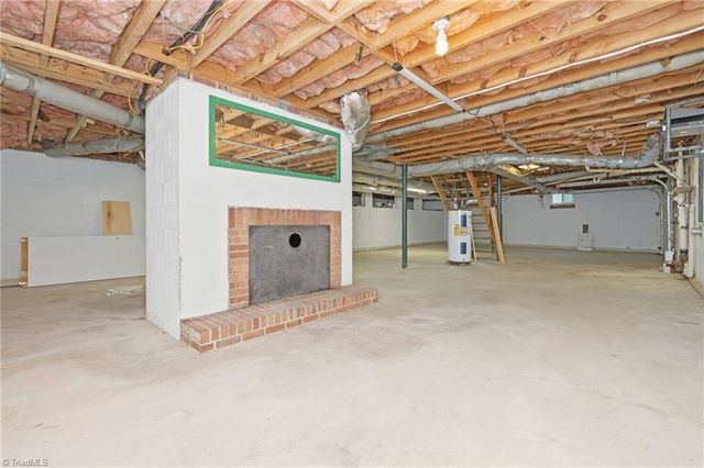 399 Wildwood Lane, Winston-salem, NC 27107