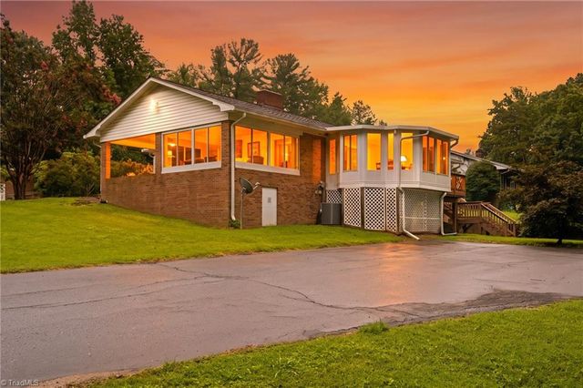 399 Wildwood Lane, Winston-salem, NC 27107