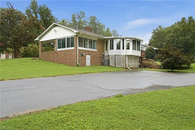 399 Wildwood Lane, Winston-salem, NC 27107