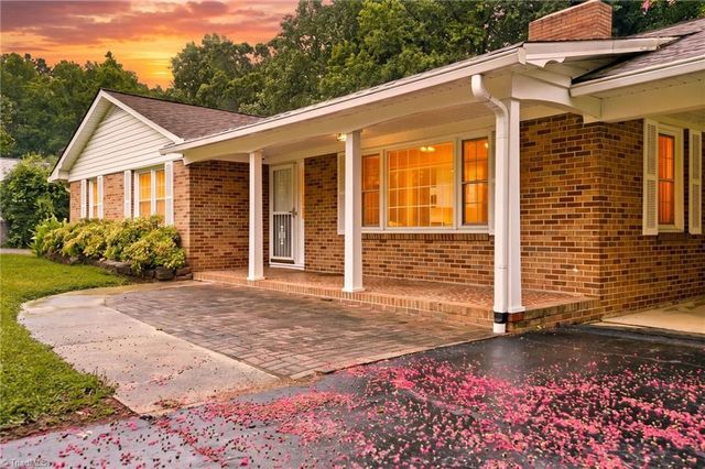 399 Wildwood Lane, Winston-salem, NC 27107