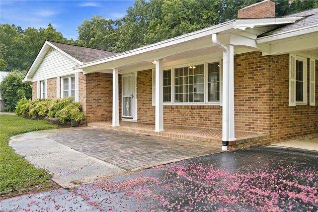 399 Wildwood Lane, Winston-salem, NC 27107
