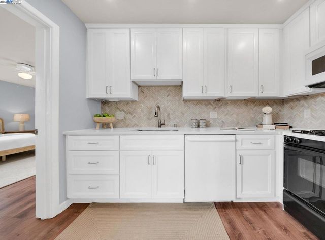 1811 3rd St, Alameda, CA 94501