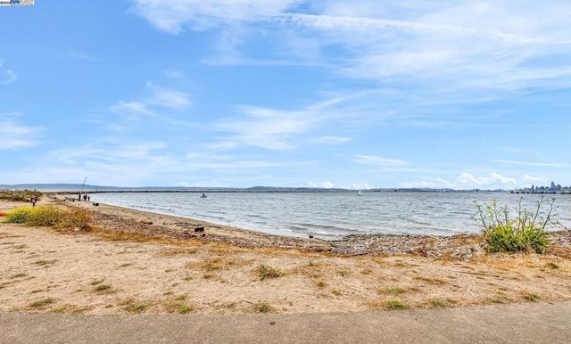 1811 3rd St, Alameda, CA 94501