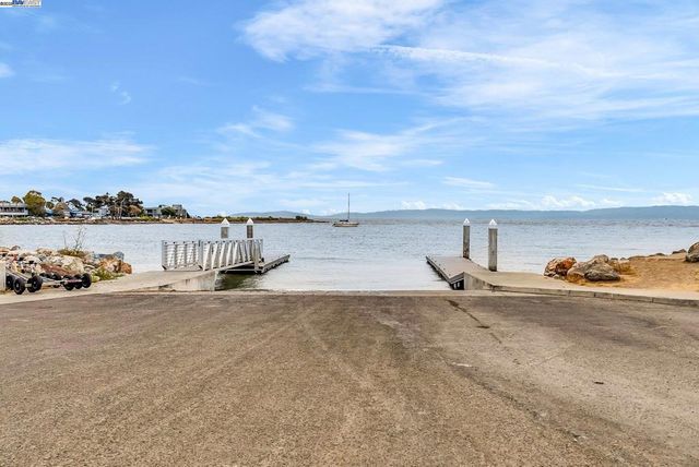 1811 3rd St, Alameda, CA 94501