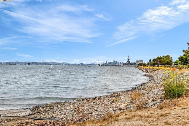 1811 3rd St, Alameda, CA 94501