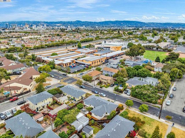 1811 3rd St, Alameda, CA 94501