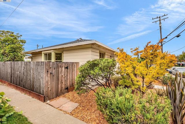 1811 3rd St, Alameda, CA 94501