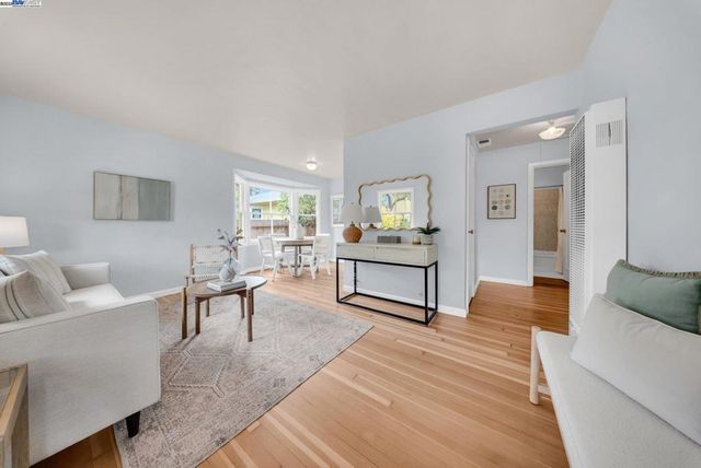 1811 3rd St, Alameda, CA 94501