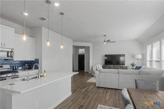 708 Willowbrook, New Braunfels, TX 78130