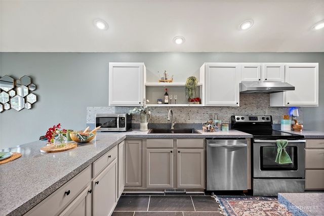 16340 Cascadian Avenue SE, Yelm, WA 98597