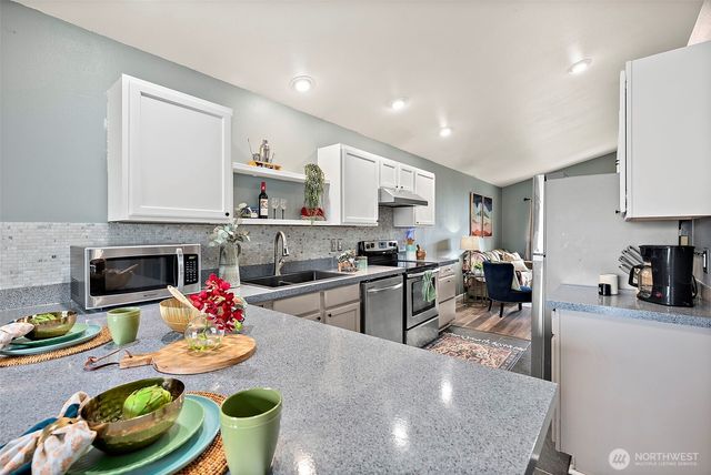 16340 Cascadian Avenue SE, Yelm, WA 98597