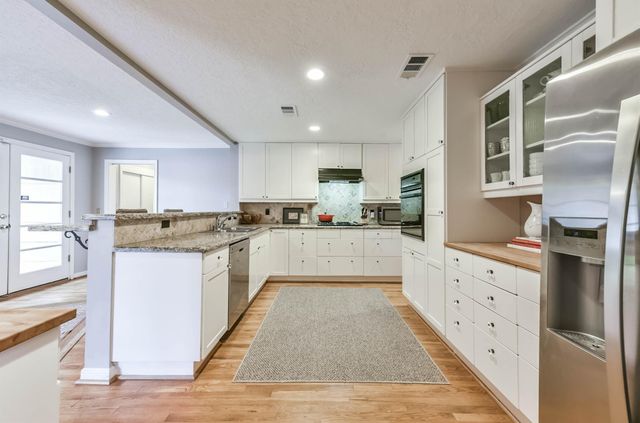 906 Bay Oaks Road, Houston, TX 77008