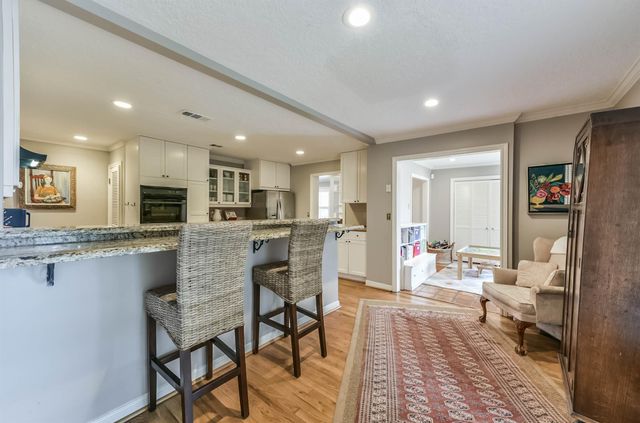 906 Bay Oaks Road, Houston, TX 77008