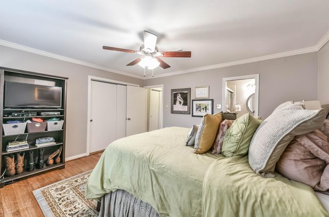 906 Bay Oaks Road, Houston, TX 77008