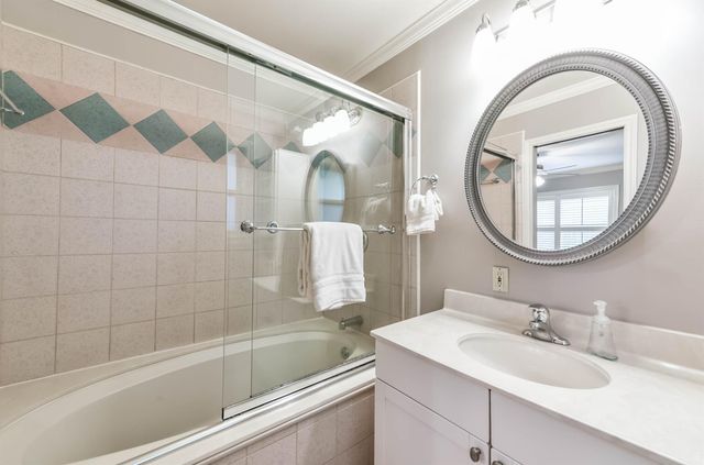 906 Bay Oaks Road, Houston, TX 77008