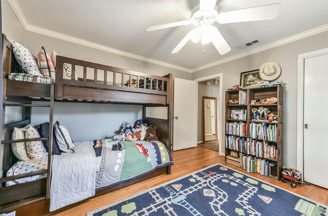 906 Bay Oaks Road, Houston, TX 77008