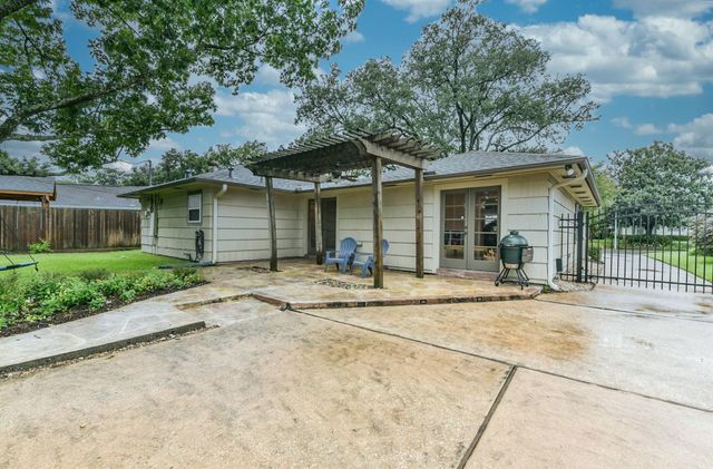 906 Bay Oaks Road, Houston, TX 77008