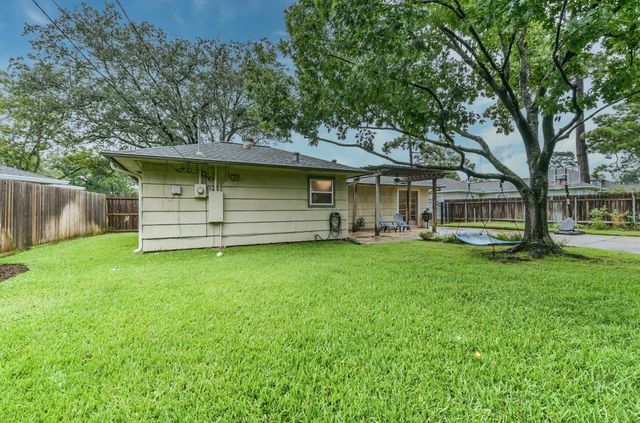 906 Bay Oaks Road, Houston, TX 77008