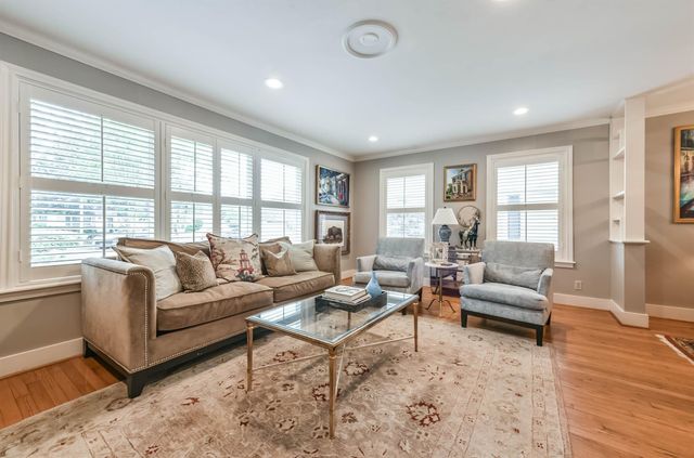906 Bay Oaks Road, Houston, TX 77008