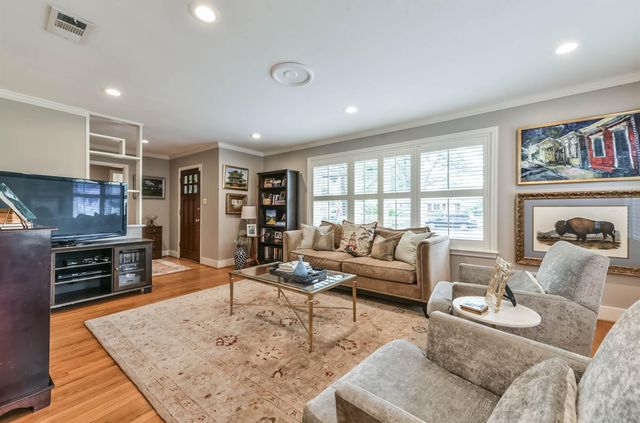 906 Bay Oaks Road, Houston, TX 77008