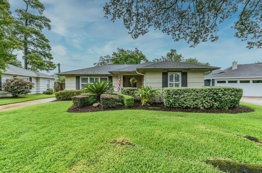 906 Bay Oaks Road, Houston, TX 77008