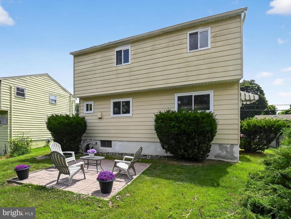 417 W WASHINGTON AVE, Magnolia, NJ 08049