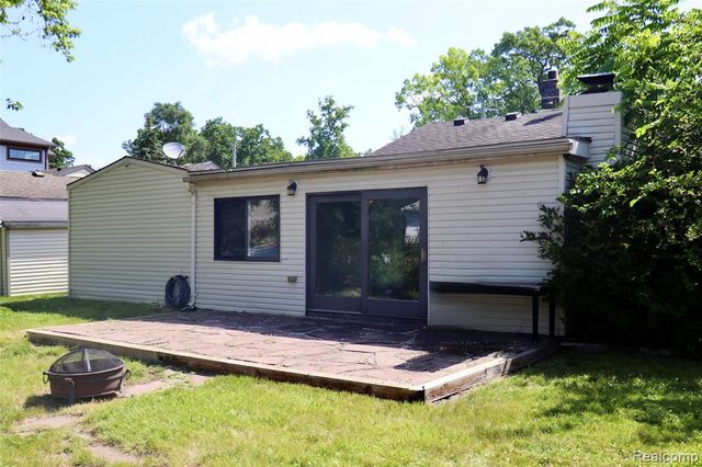 7044 Desmond Road, Waterford, MI 48329