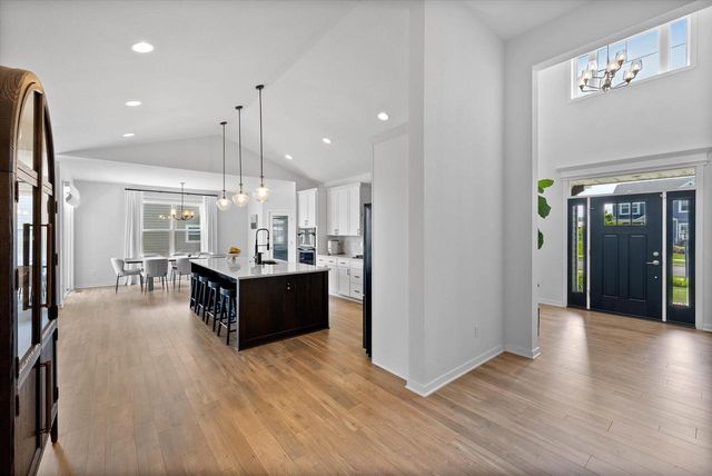 10190 S Woodside COURT, Franklin, WI 53132