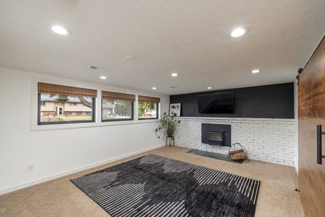 6021 S NAPA St, Spokane, WA 99223