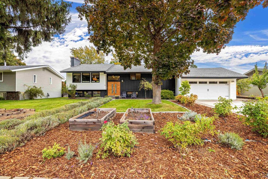 6021 S Napa St, Spokane, WA 99223 photo 3